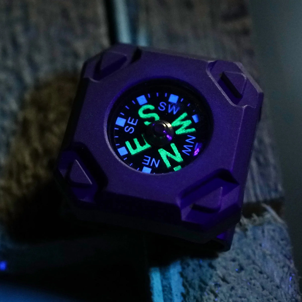 MecArmy CPW Titanium watchband compass Fluorescence pointing guide Wristwatch type compass Outdoor equipment pointing navigation