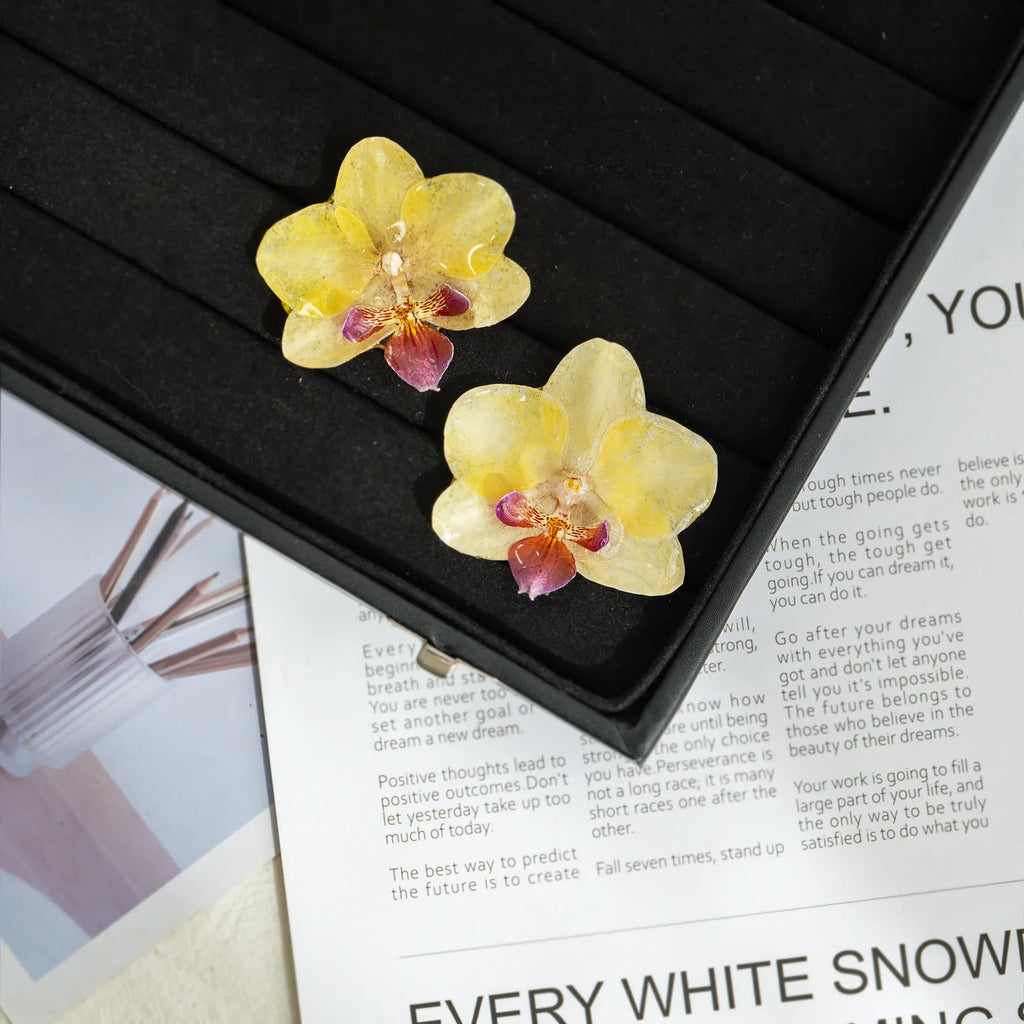 "Resin Coated Natural Dried Phalaenopsis Orchid Flowers - DIY Craft Supplies for Jewelry Making (Earrings/Brooch) Real Preserved