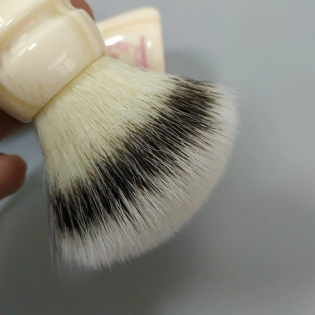 Dscosmetic Pink Piggy CN6 synthetic hair with resin handle for man wet shaving