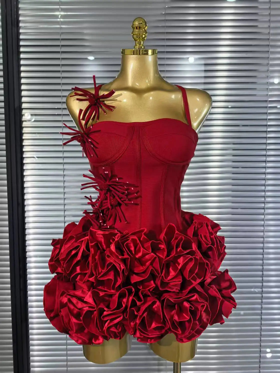 Red / M