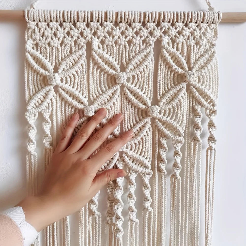 Polyester-Cotton Macrame Wall Hanging with Fringe Clover Diamond Grid Pattern for Boho Home Decor Fashionable Room Decoration
