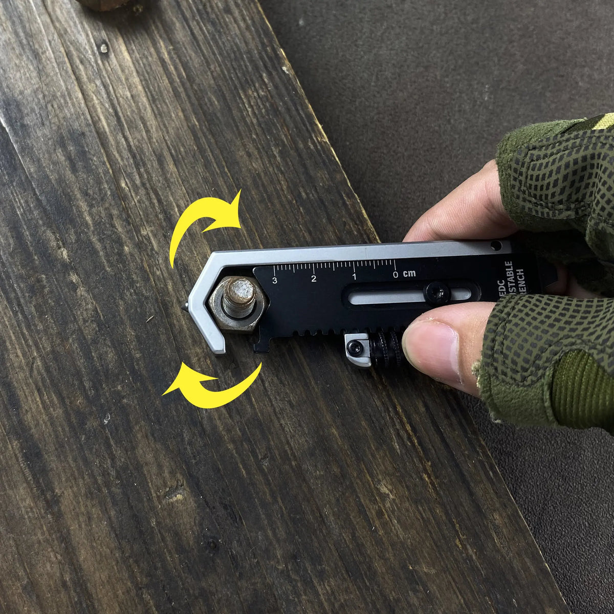 Multi-functional Mini crowbar 9 in 1multi-tool adjustable wrench EDC caliper Measuring ruler Pry bar Pocket outdoor camping tool