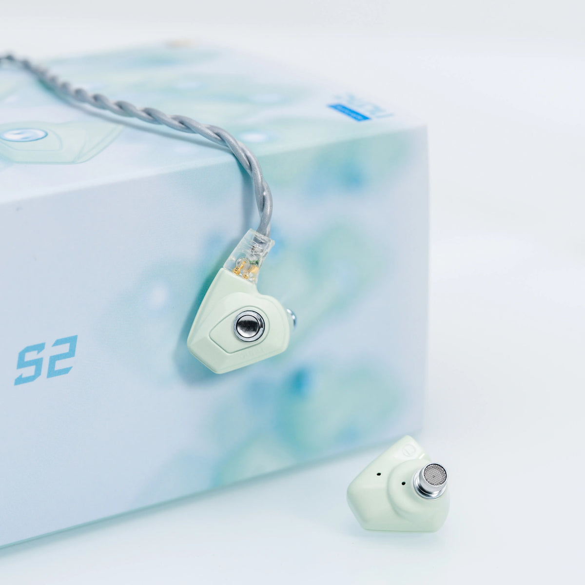 DUNU Titan S2 / TitanS 2 Dual-Chamber & Magnetic Circuit Dynamic Driver In-Ear Earphones with 3.5mm+4.4mm lnterchangeable Plug
