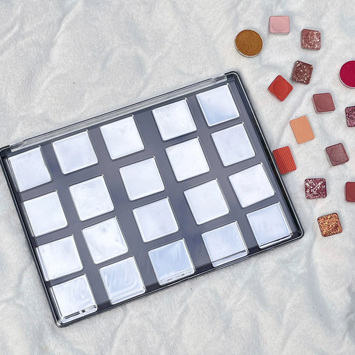 XL Empty Magnetic Eyeshadow Palette Storage Box Clear Lid, 20pcs Metal Stickers, 23.5x16.5cm