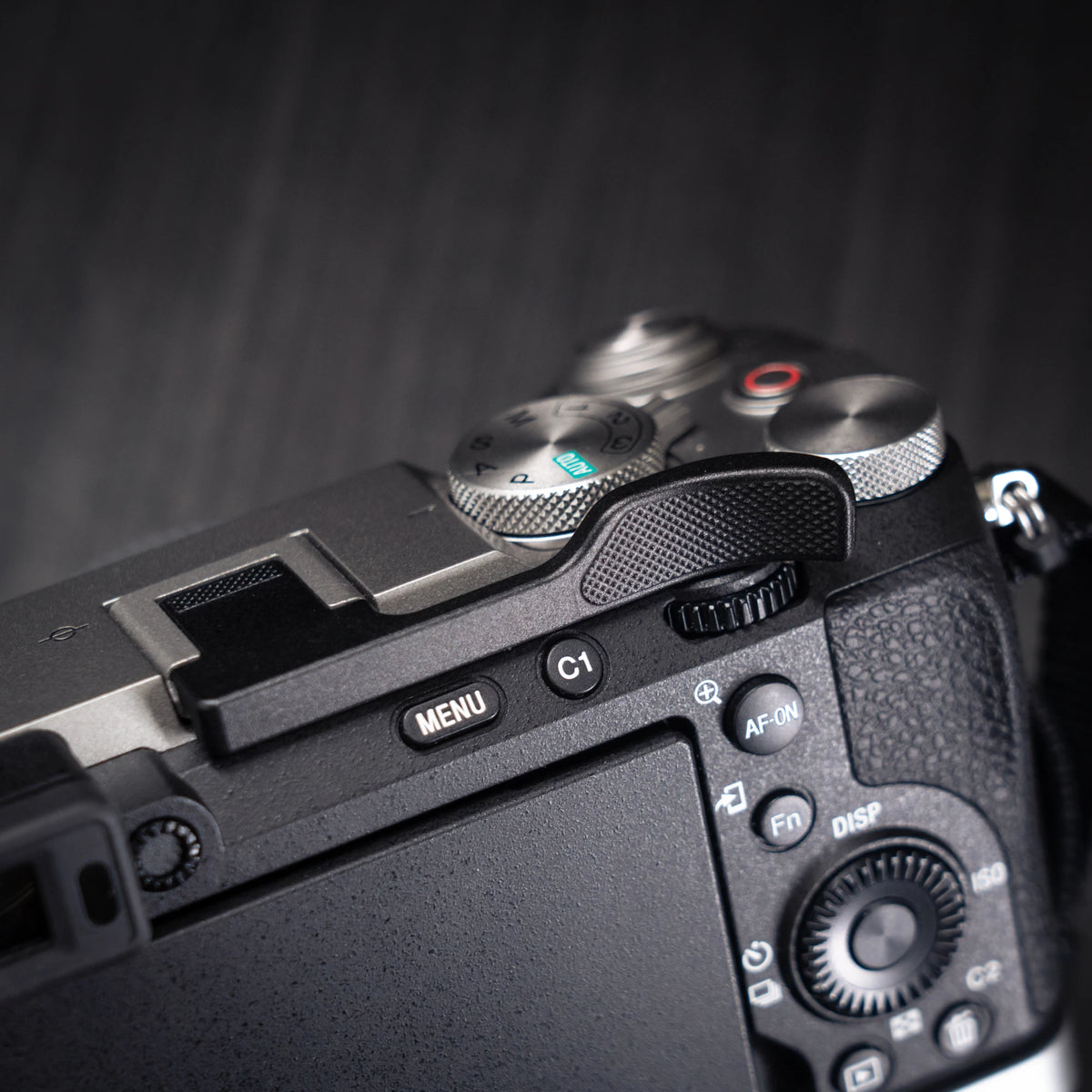 Aluminum Metal Hot Shoe Thumb-Up Hotshoe Thumb Up Grip for Sony A7C2 A7CR A7C Camera Hand Grip