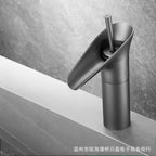 Classic Basin Faucet Antique Style Waterfall Bathroom Faucet Hot and Cold Faucet Bronze Single Hole Goblet Type Water Tap