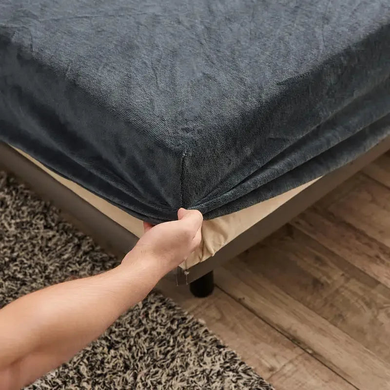 Warm and Thick Elastic Fitted Sheets Adjustable Flannel Winter Mattress Cover Velvet Bed Linens, 150/180/200 Multi Sizes